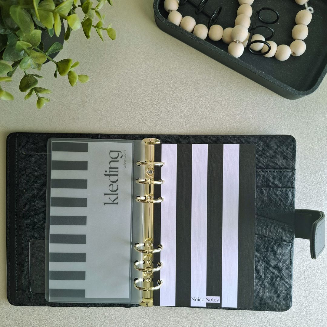 Linnen dashboard Bold Stripes met vellum insert in Alice binder Midnight, strak gestreept ontwerp in zwart-wit